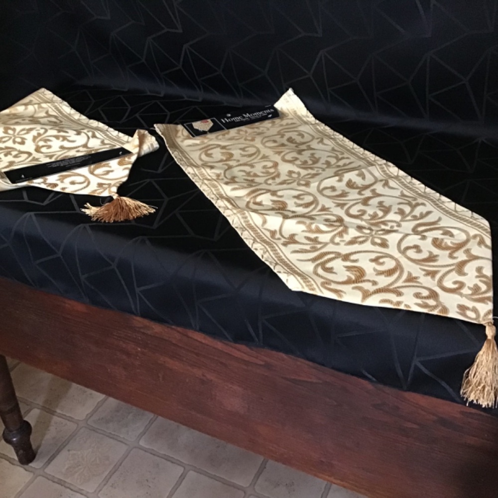 NWT Home Moments Table Runner set of 4 - Picture 3 of 4